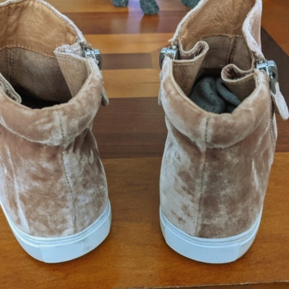 Pink velvet hightops 8 - Picture 2 of 4